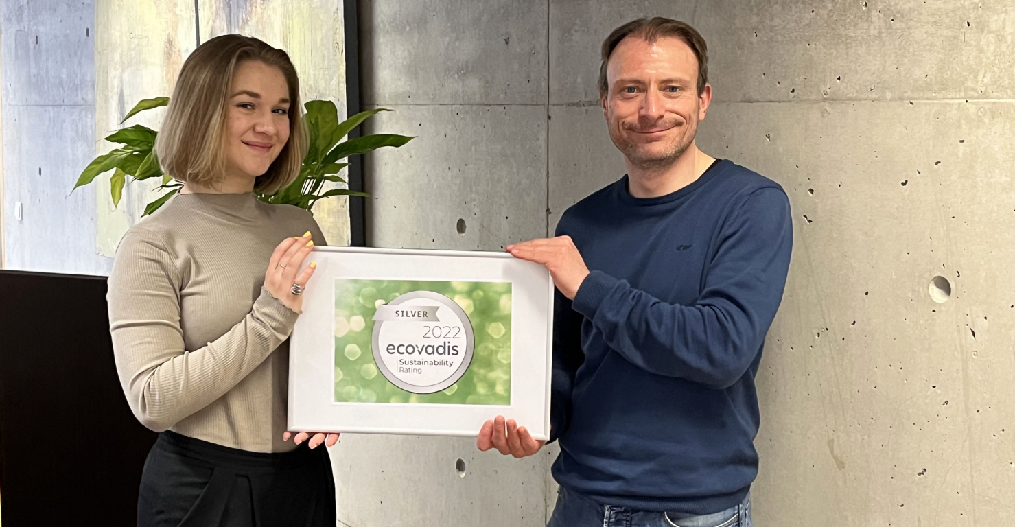 Keyaniyan Mitarbeiter mit Ecovadis Auszeichnung