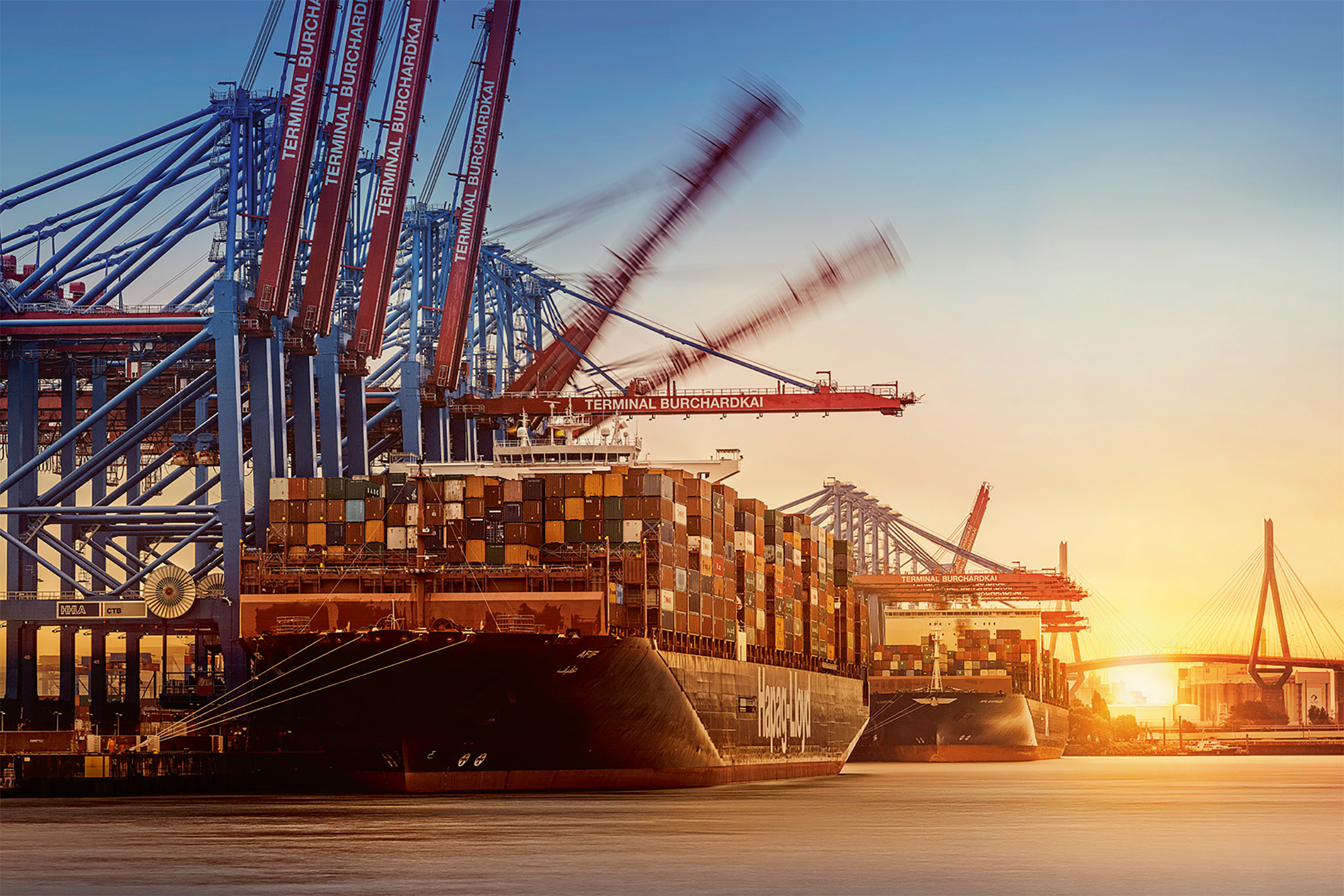 Hafenfoto mit Containerschiff am Burchardkai Hamburg